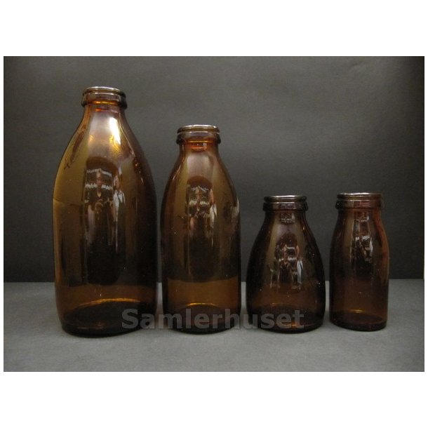 Mlkeflasker Brune - Lavet p Holmegrd Glasvrk fra 1959 - 1/1 L.- 1/2 L. - 1/4 L - 1/8 L- Kompelt st- Alle uden skr.